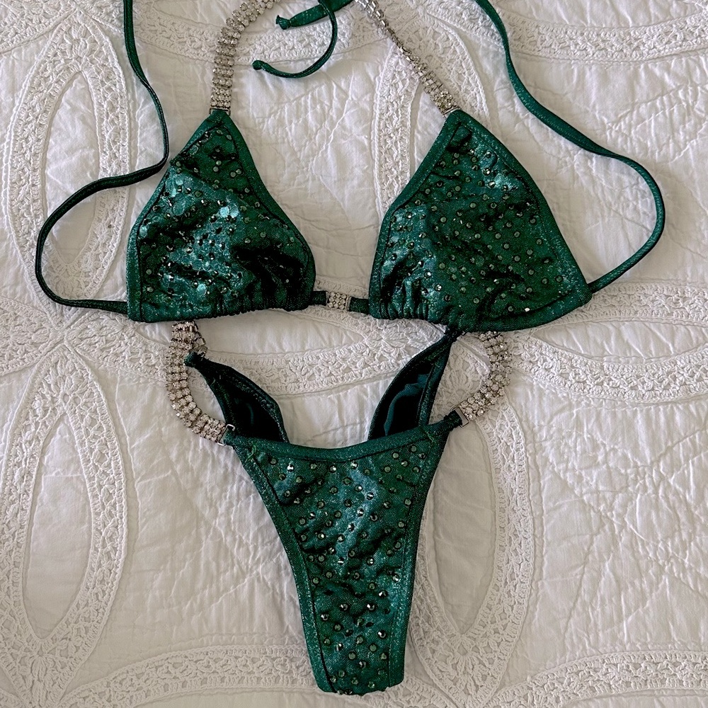EMERALD GREEN BIKINI COMPETITION SUIT – HANDMADE & STUNNING
